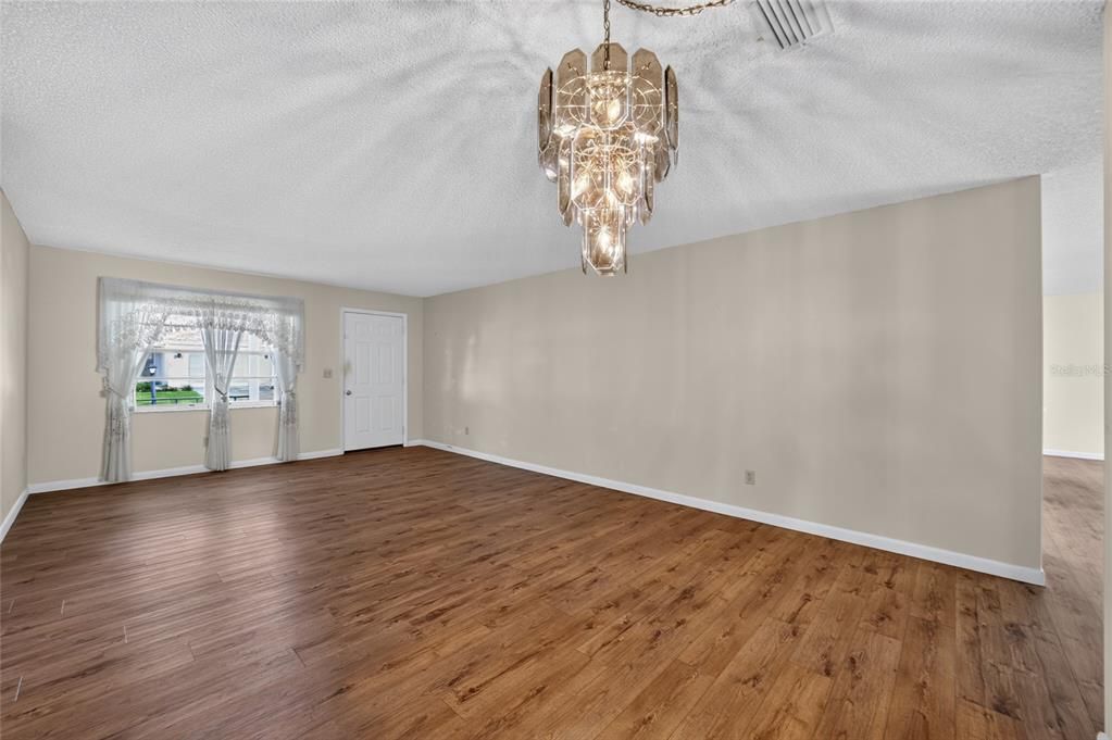 На продажу: $199,900 (2 спален, 2 ванн, 1748 Квадратных фут)