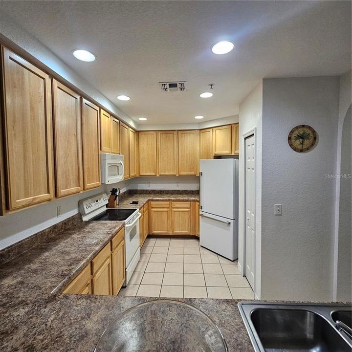 В аренду: $1,650 (2 спален, 2 ванн, 1445 Квадратных фут)