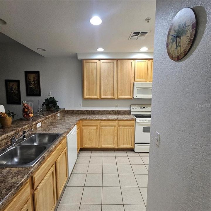В аренду: $1,650 (2 спален, 2 ванн, 1445 Квадратных фут)