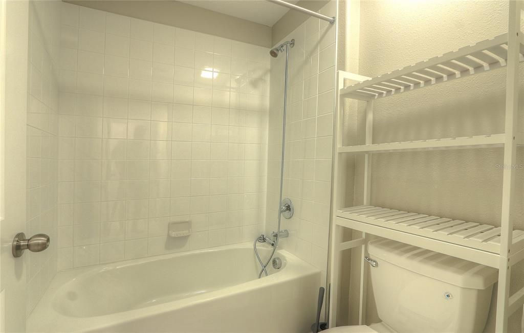 В аренду: $2,700 (5 спален, 2 ванн, 2264 Квадратных фут)