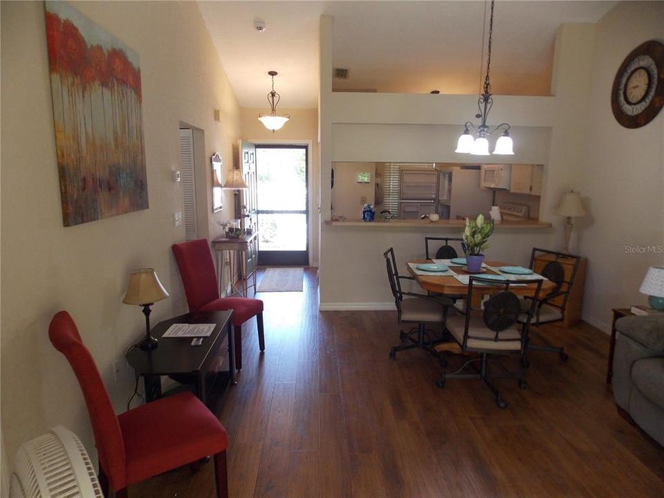 For Rent: $1,450 (2 beds, 2 baths, 741 Square Feet)
