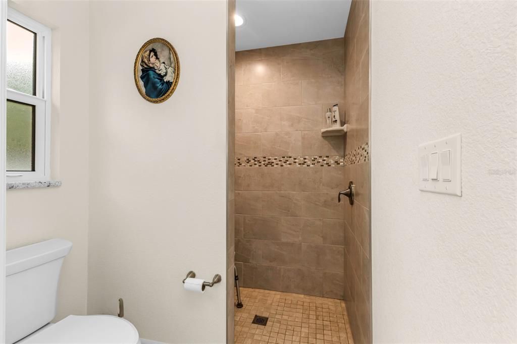 На продажу: $329,000 (3 спален, 2 ванн, 1670 Квадратных фут)
