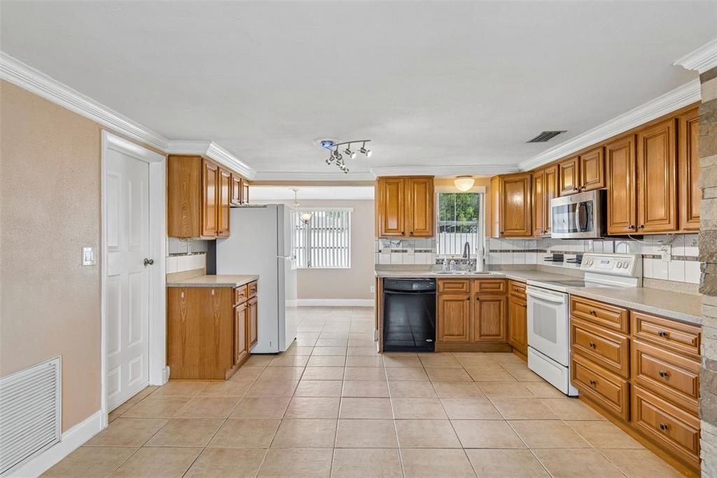 En Venta: $229,000 (2 camas, 2 baños, 1224 Pies cuadrados)