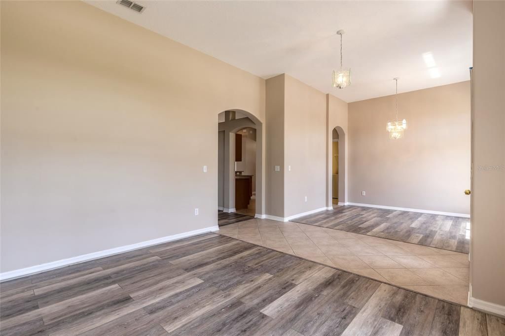 На продажу: $369,800 (3 спален, 2 ванн, 1920 Квадратных фут)