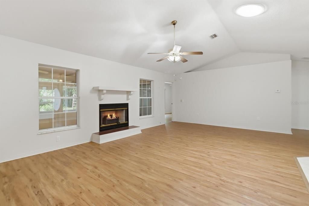 For Sale: $425,000 (3 beds, 2 baths, 2077 Square Feet)