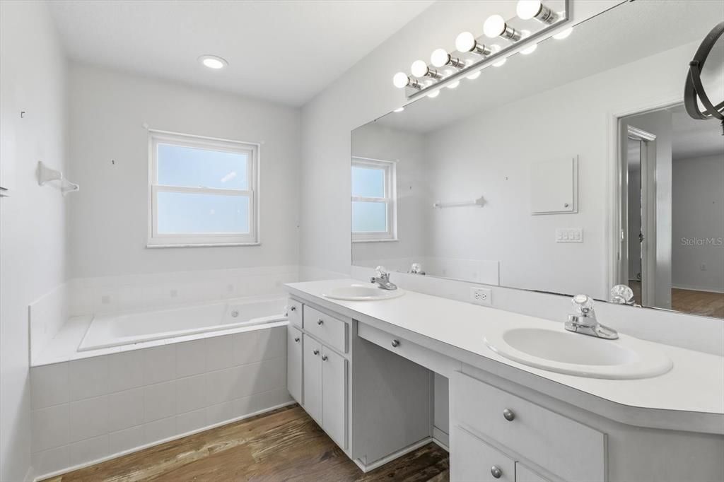 For Sale: $425,000 (3 beds, 2 baths, 2077 Square Feet)