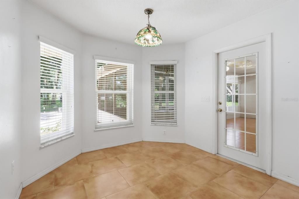 For Sale: $425,000 (3 beds, 2 baths, 2077 Square Feet)