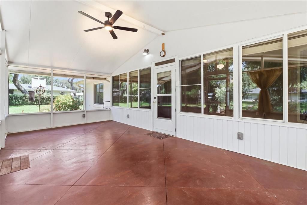 For Sale: $425,000 (3 beds, 2 baths, 2077 Square Feet)