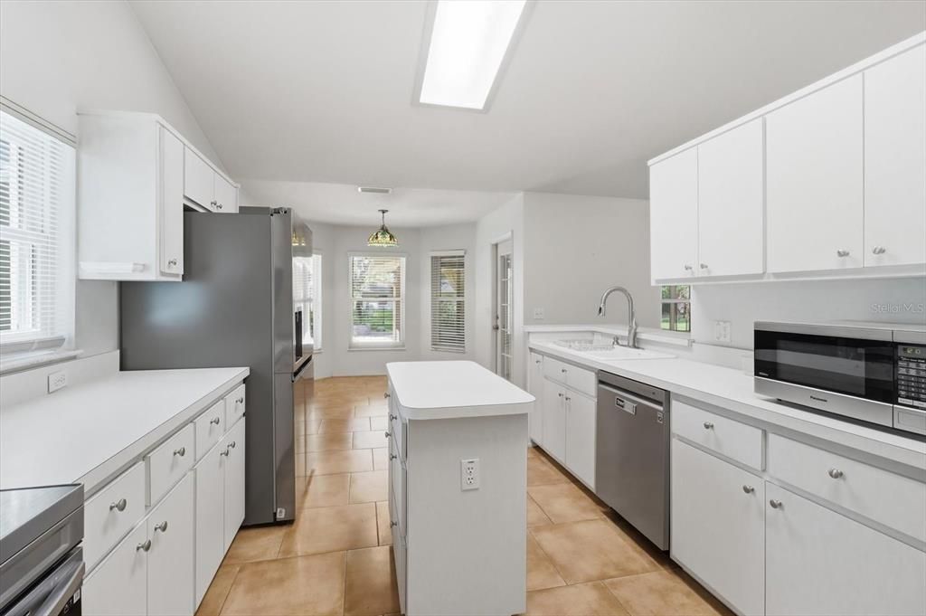 For Sale: $425,000 (3 beds, 2 baths, 2077 Square Feet)