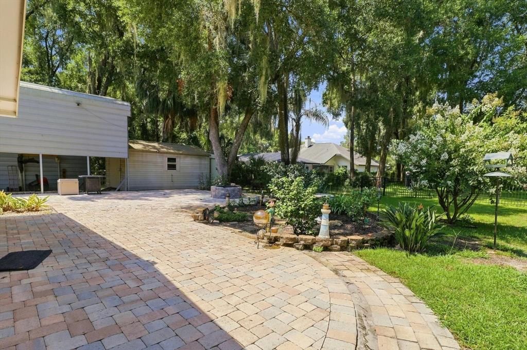 For Sale: $425,000 (3 beds, 2 baths, 2077 Square Feet)