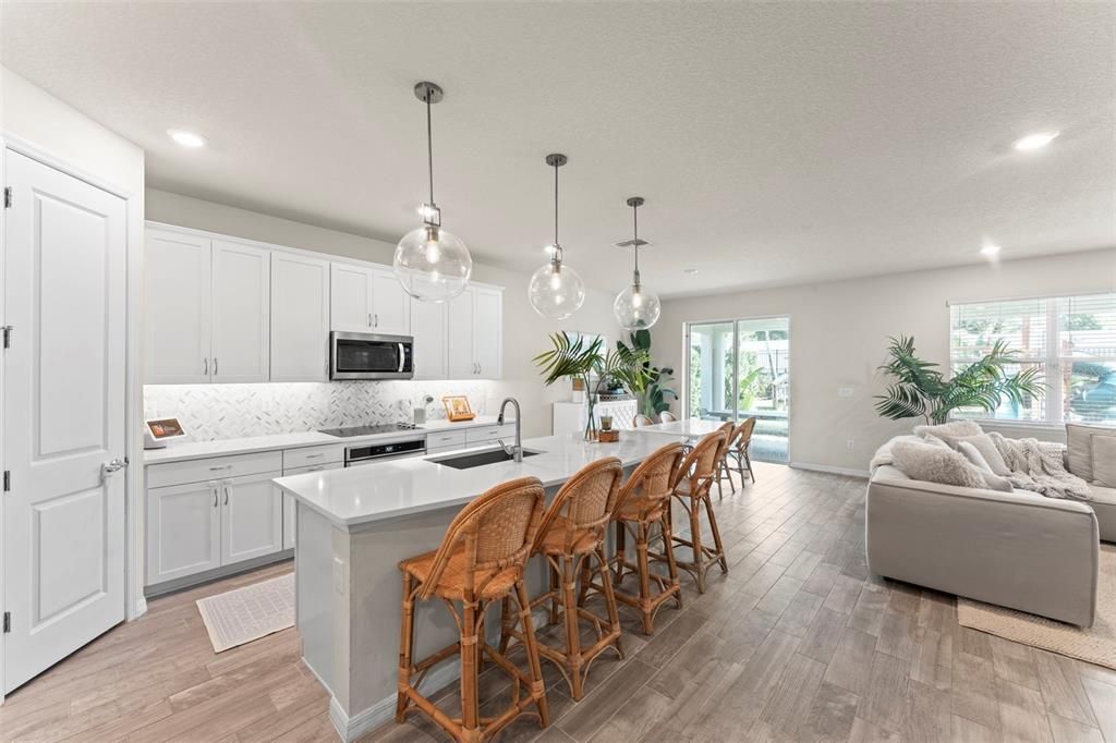 En Venta: $610,000 (4 camas, 2 baños, 2984 Pies cuadrados)