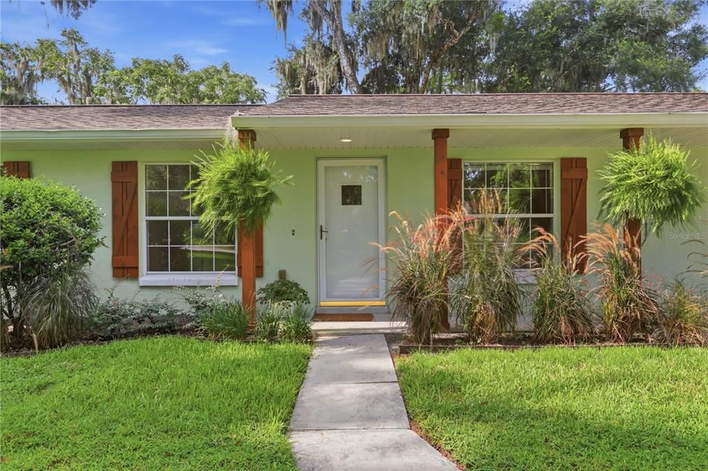 For Sale: $324,900 (2 beds, 2 baths, 960 Square Feet)