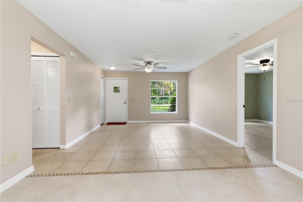 For Sale: $324,900 (2 beds, 2 baths, 960 Square Feet)