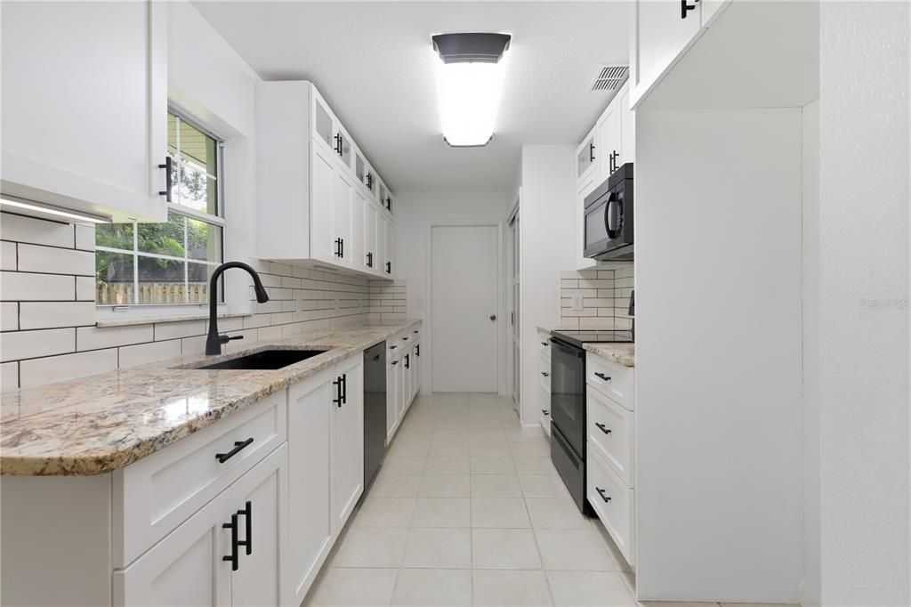 For Sale: $324,900 (2 beds, 2 baths, 960 Square Feet)