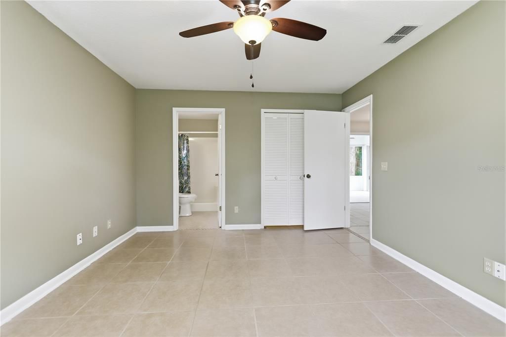 For Sale: $324,900 (2 beds, 2 baths, 960 Square Feet)