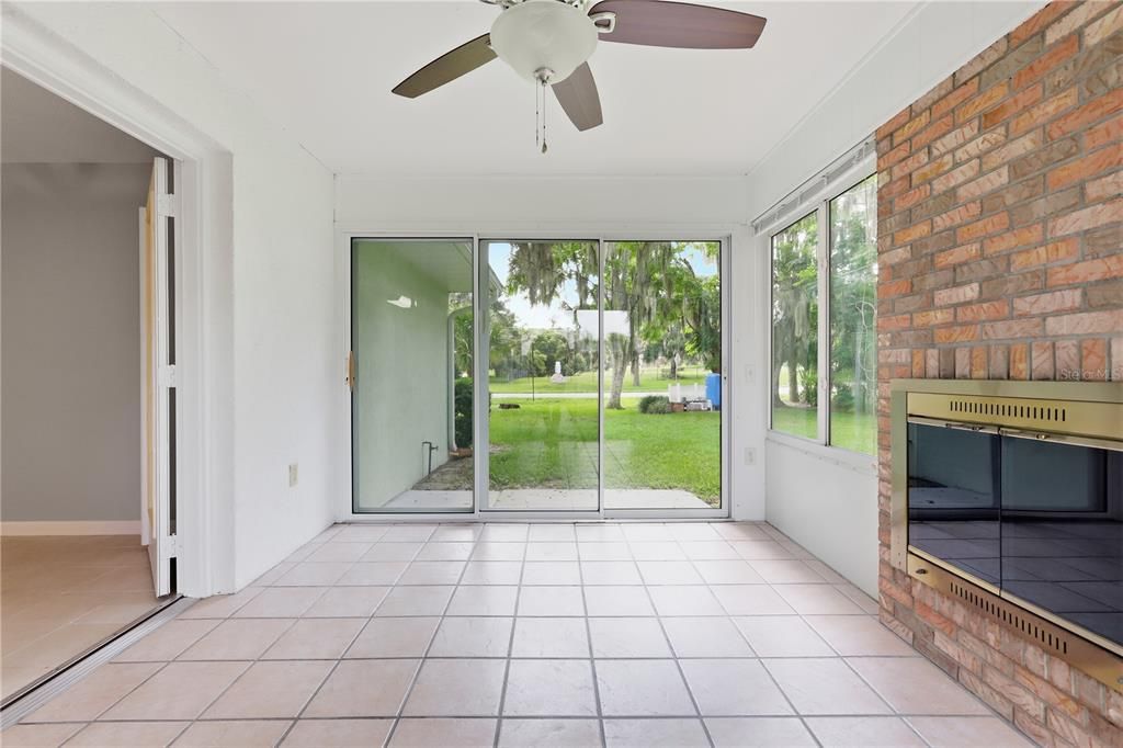 For Sale: $324,900 (2 beds, 2 baths, 960 Square Feet)