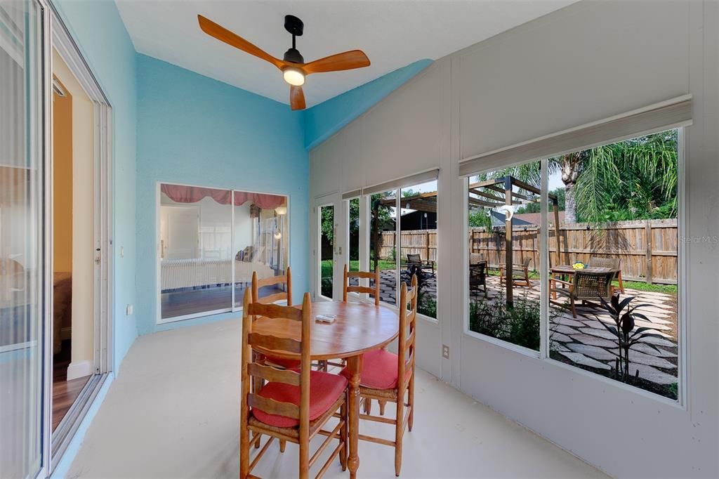 Activo con contrato: $430,000 (3 camas, 2 baños, 1714 Pies cuadrados)