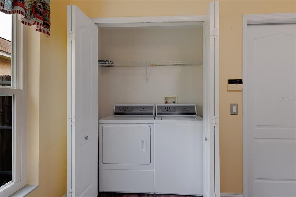 Activo con contrato: $430,000 (3 camas, 2 baños, 1714 Pies cuadrados)