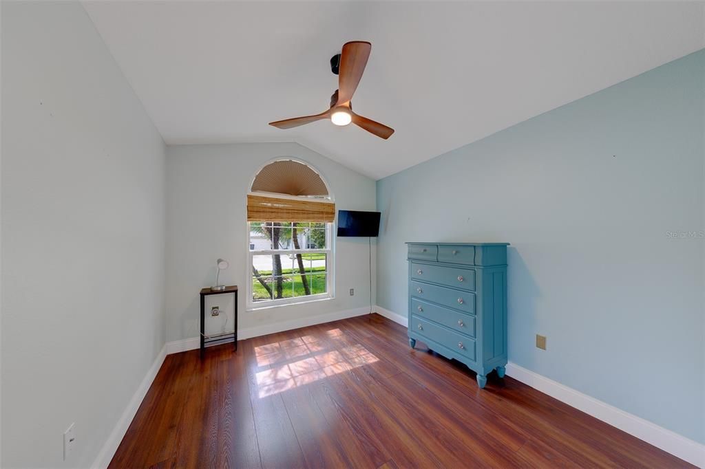 Activo con contrato: $430,000 (3 camas, 2 baños, 1714 Pies cuadrados)