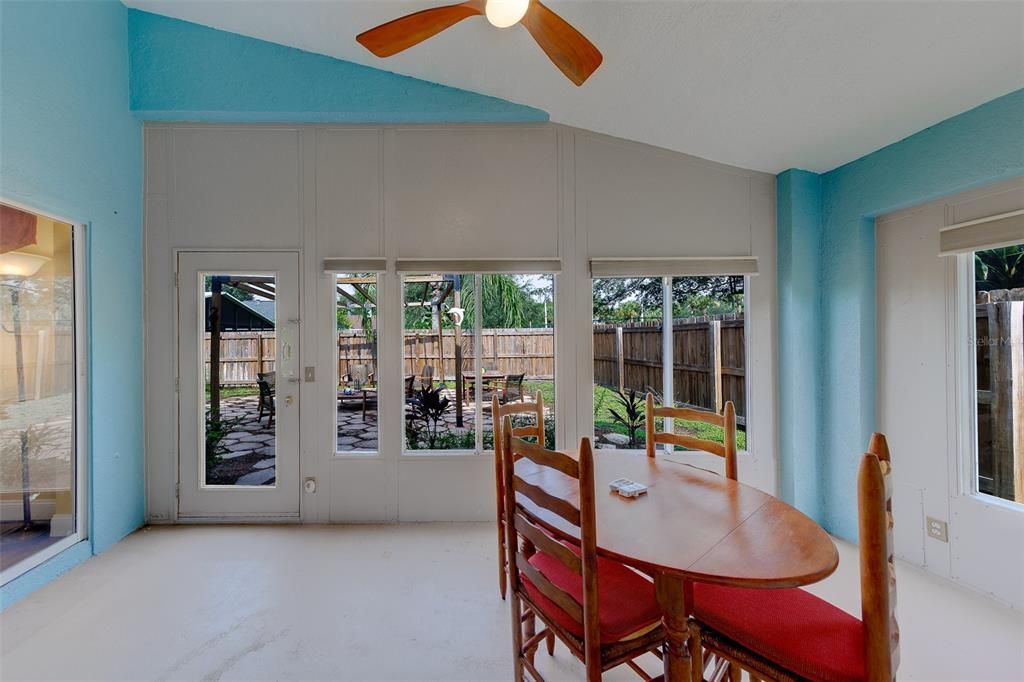 Activo con contrato: $430,000 (3 camas, 2 baños, 1714 Pies cuadrados)