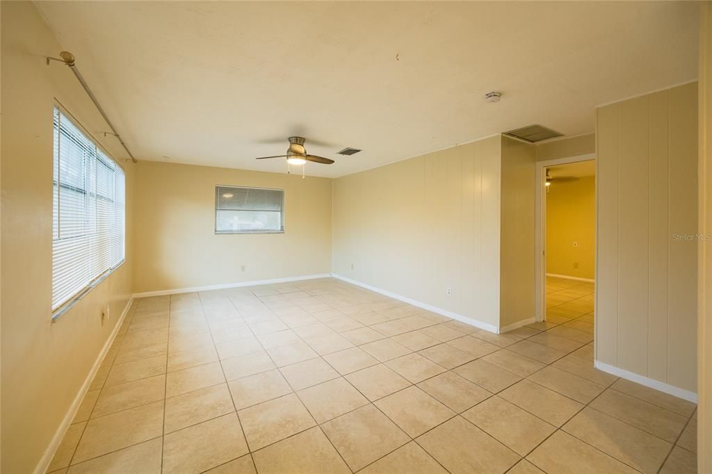For Rent: $1,400 (1 beds, 2 baths, 900 Square Feet)