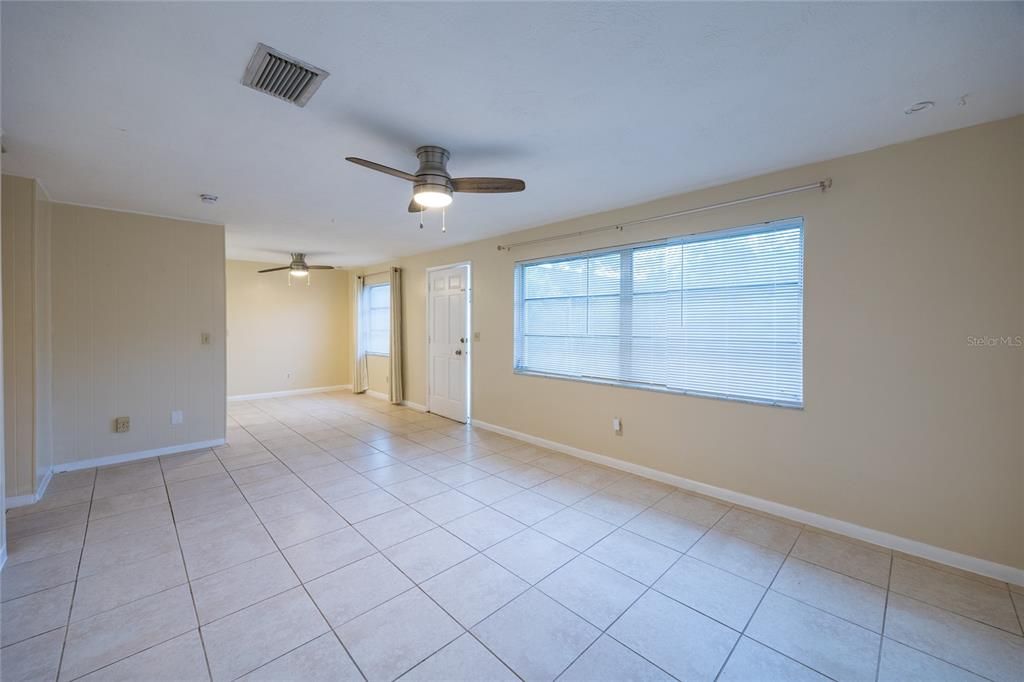 For Rent: $1,400 (1 beds, 2 baths, 900 Square Feet)