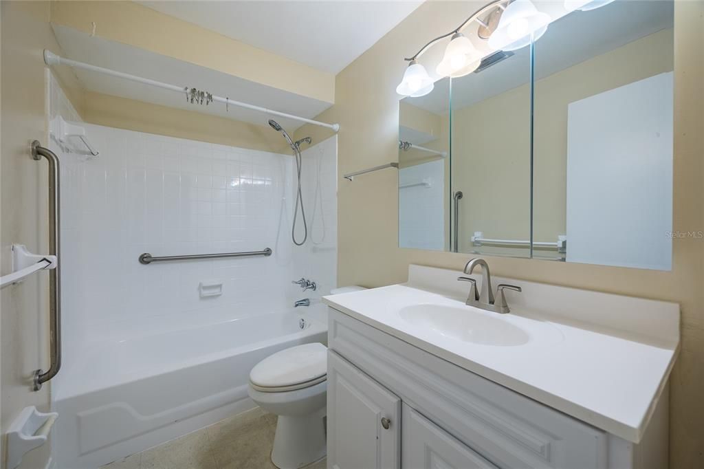 For Rent: $1,400 (1 beds, 2 baths, 900 Square Feet)