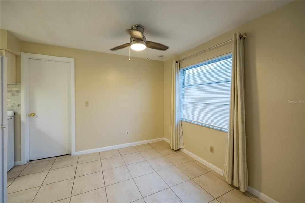 For Rent: $1,400 (1 beds, 2 baths, 900 Square Feet)