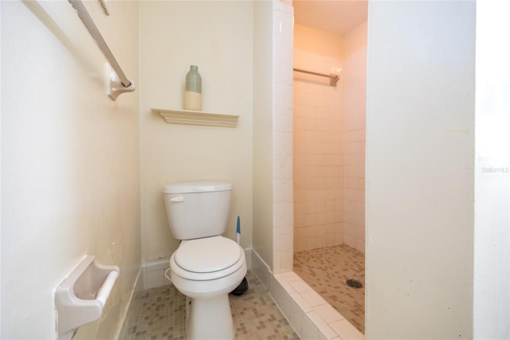 For Rent: $1,400 (1 beds, 2 baths, 900 Square Feet)