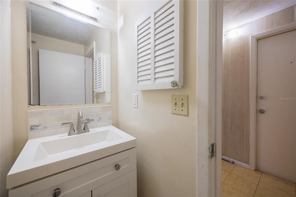 For Rent: $1,400 (1 beds, 2 baths, 900 Square Feet)