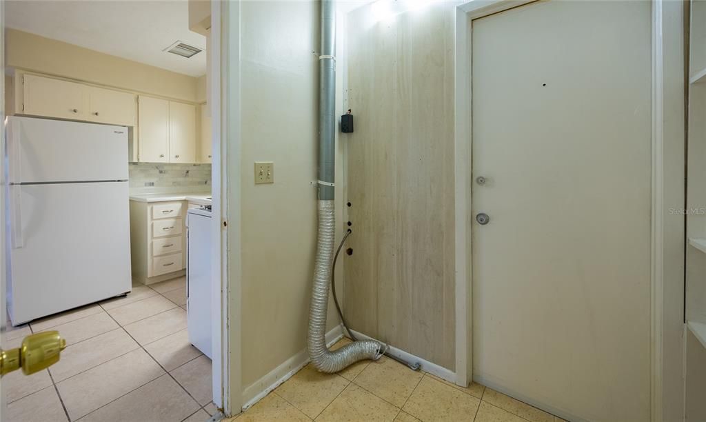 For Rent: $1,400 (1 beds, 2 baths, 900 Square Feet)
