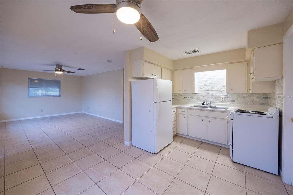 For Rent: $1,400 (1 beds, 2 baths, 900 Square Feet)