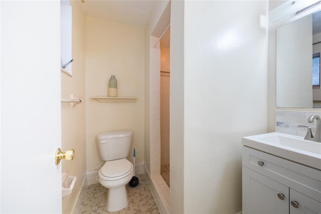 For Rent: $1,400 (1 beds, 2 baths, 900 Square Feet)