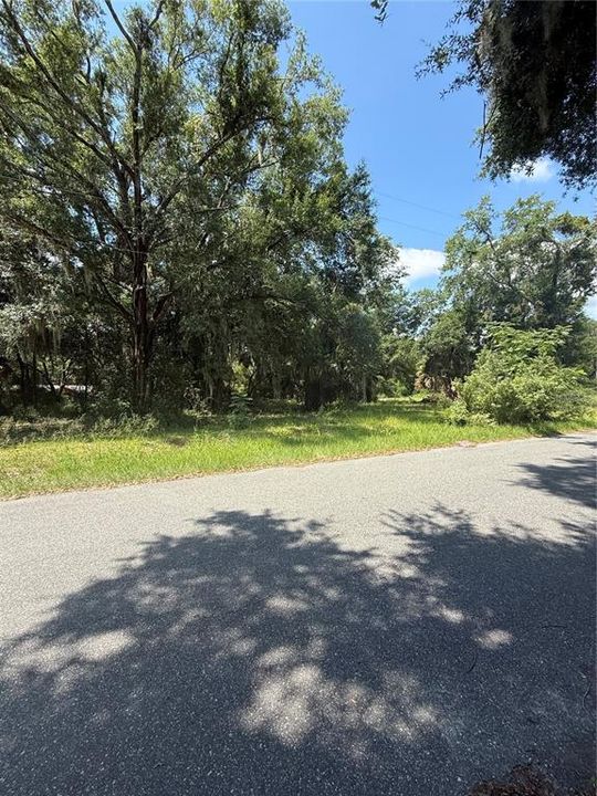 На продажу: $69,000 (0.46 acres)