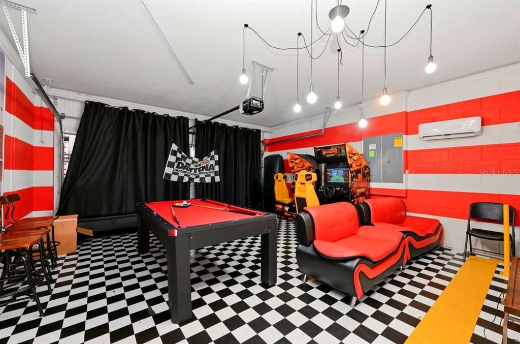 На продажу: $589,000 (8 спален, 6 ванн, 4041 Квадратных фут)