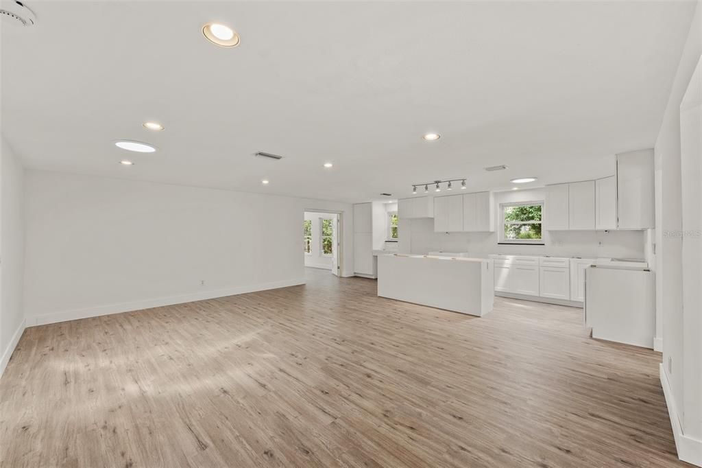 Activo con contrato: $1,050,000 (4 camas, 3 baños, 2242 Pies cuadrados)