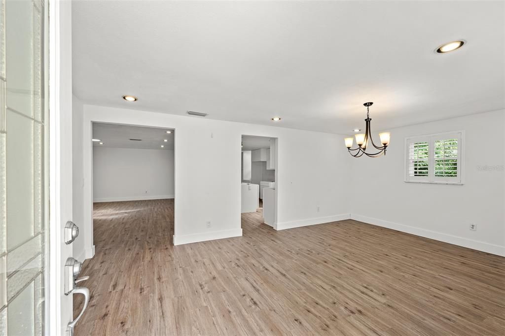 Activo con contrato: $1,050,000 (4 camas, 3 baños, 2242 Pies cuadrados)