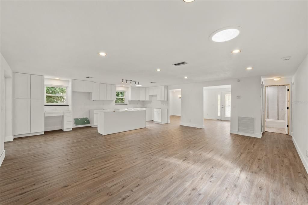 Activo con contrato: $1,050,000 (4 camas, 3 baños, 2242 Pies cuadrados)