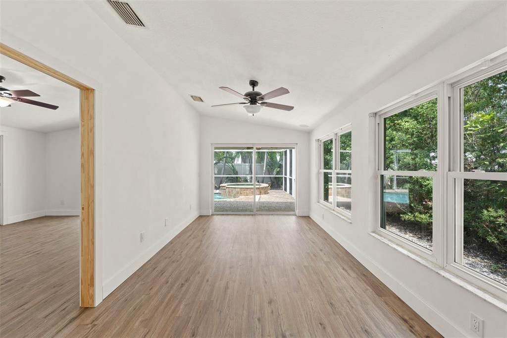 Activo con contrato: $1,050,000 (4 camas, 3 baños, 2242 Pies cuadrados)