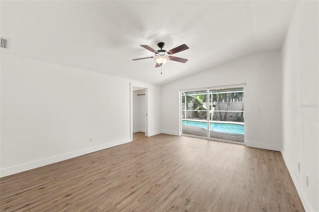Activo con contrato: $1,050,000 (4 camas, 3 baños, 2242 Pies cuadrados)