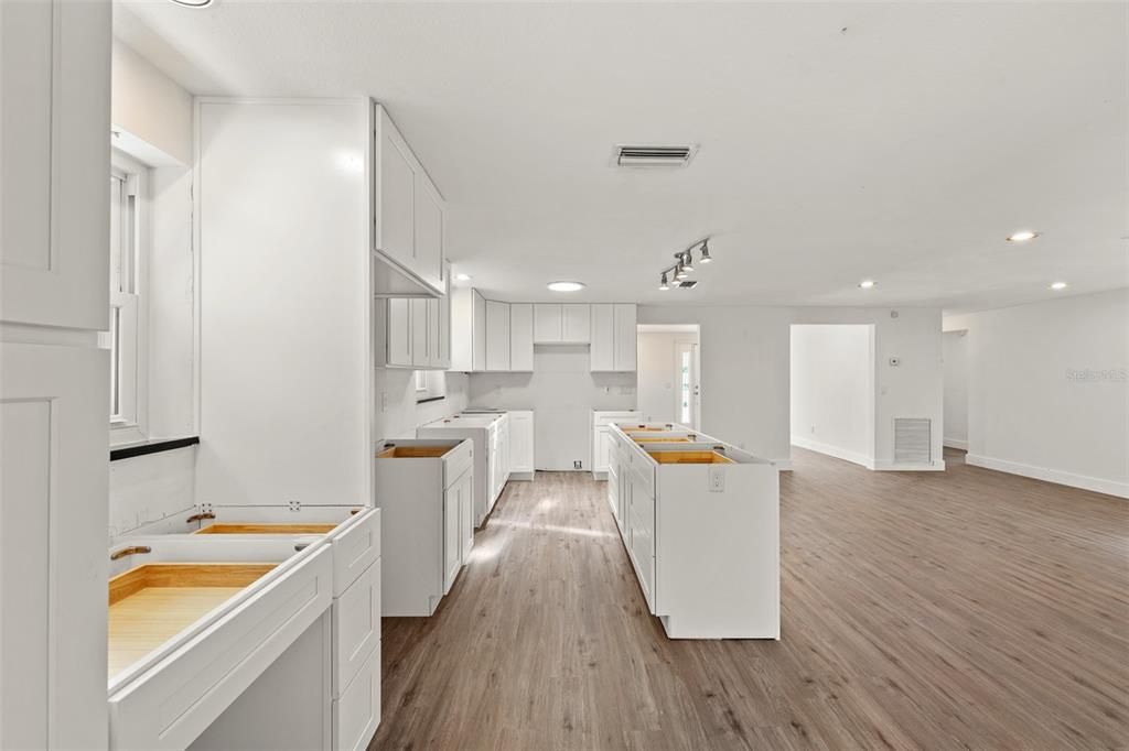 Activo con contrato: $1,050,000 (4 camas, 3 baños, 2242 Pies cuadrados)