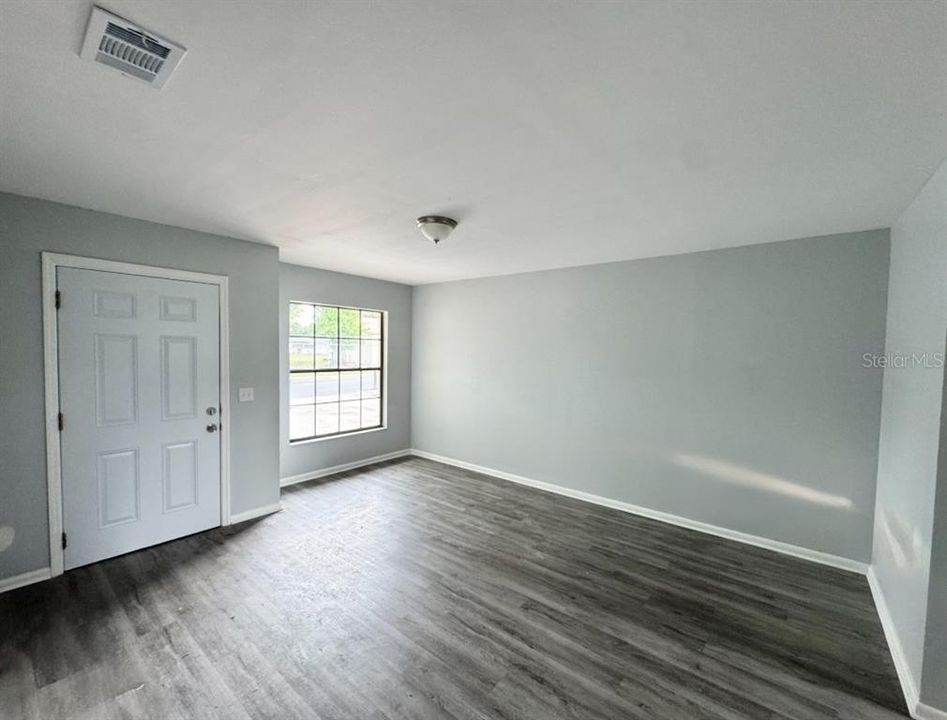 В аренду: $1,300 (2 спален, 1 ванн, 817 Квадратных фут)