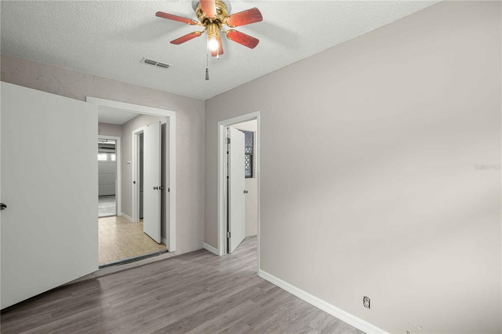 На продажу: $249,000 (2 спален, 2 ванн, 1320 Квадратных фут)