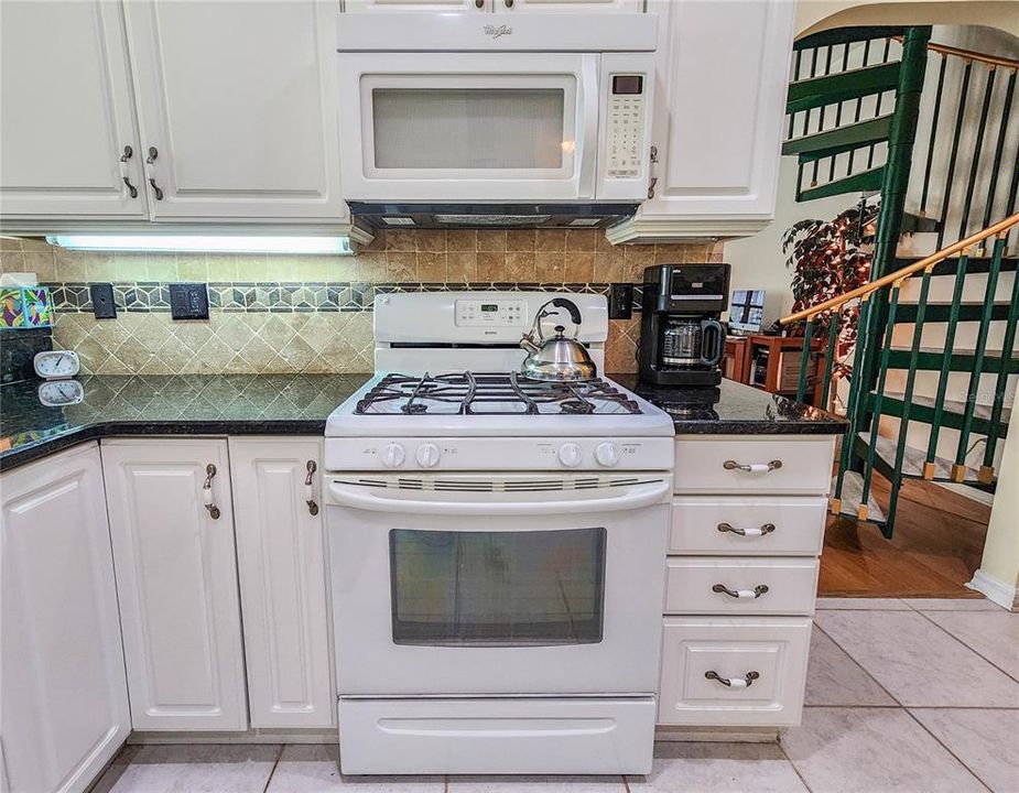 For Sale: $899,900 (6 beds, 6 baths, 3860 Square Feet)
