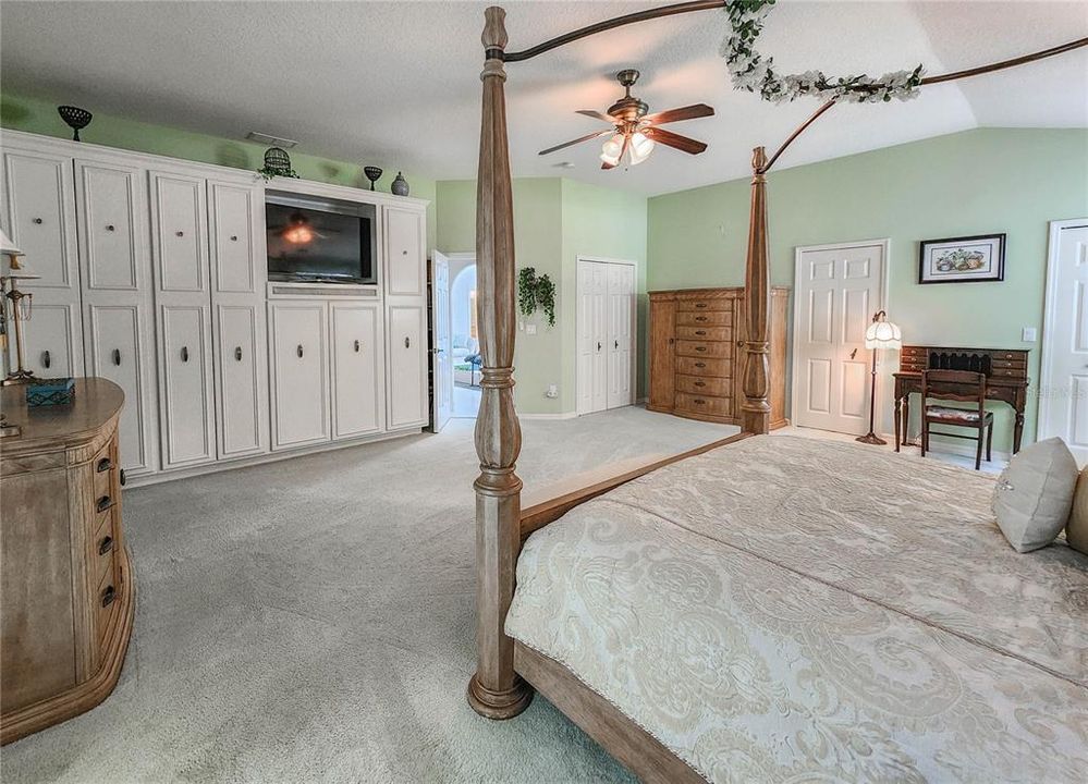 For Sale: $899,900 (6 beds, 6 baths, 3860 Square Feet)