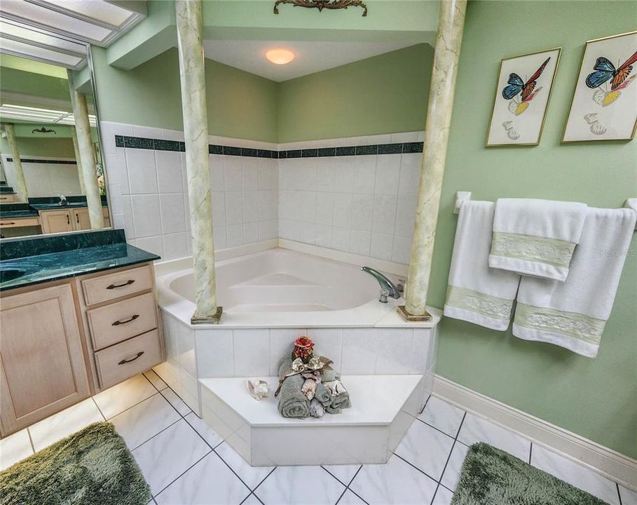 For Sale: $899,900 (6 beds, 6 baths, 3860 Square Feet)