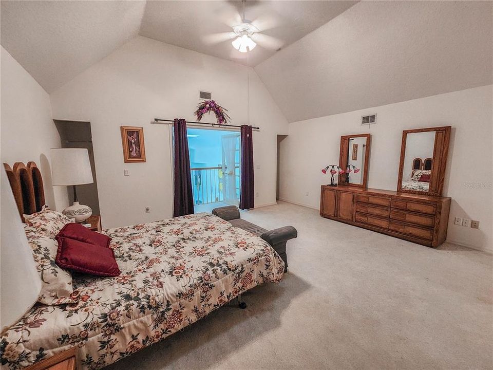 For Sale: $899,900 (6 beds, 6 baths, 3860 Square Feet)