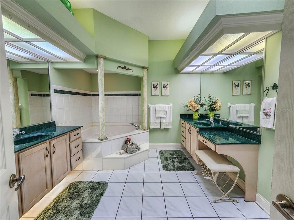 For Sale: $899,900 (6 beds, 6 baths, 3860 Square Feet)