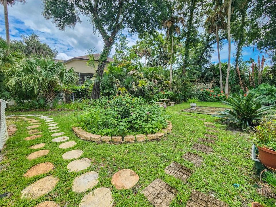 For Sale: $899,900 (6 beds, 6 baths, 3860 Square Feet)