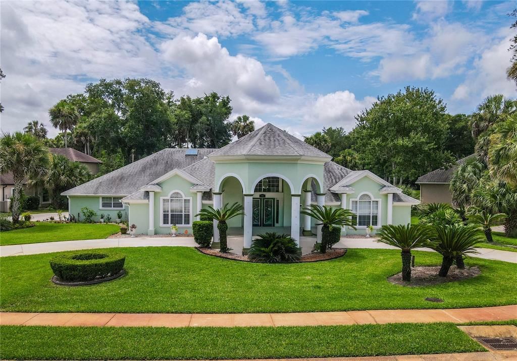 For Sale: $899,900 (6 beds, 6 baths, 3860 Square Feet)